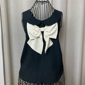 Cute Top with Bow in the Front!